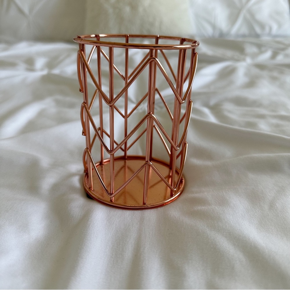 Pencil holder rose gold